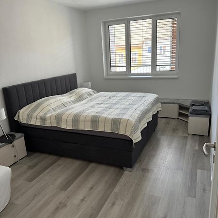 Soukromy Byt 2+Kk S Balkonem A Parkovanim Znojmo Exteriör bild