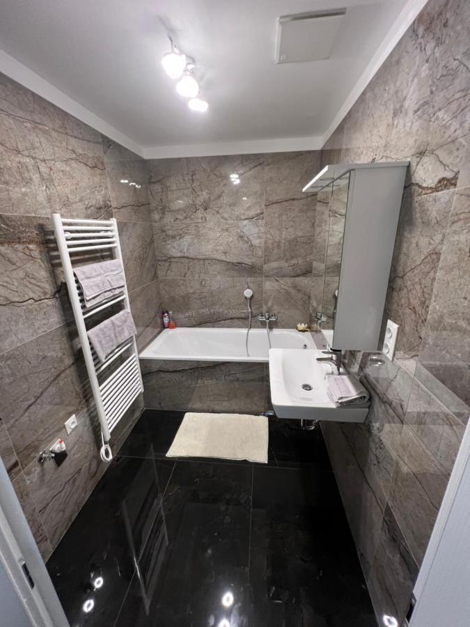 Soukromy Byt 2+Kk S Balkonem A Parkovanim Znojmo Exteriör bild