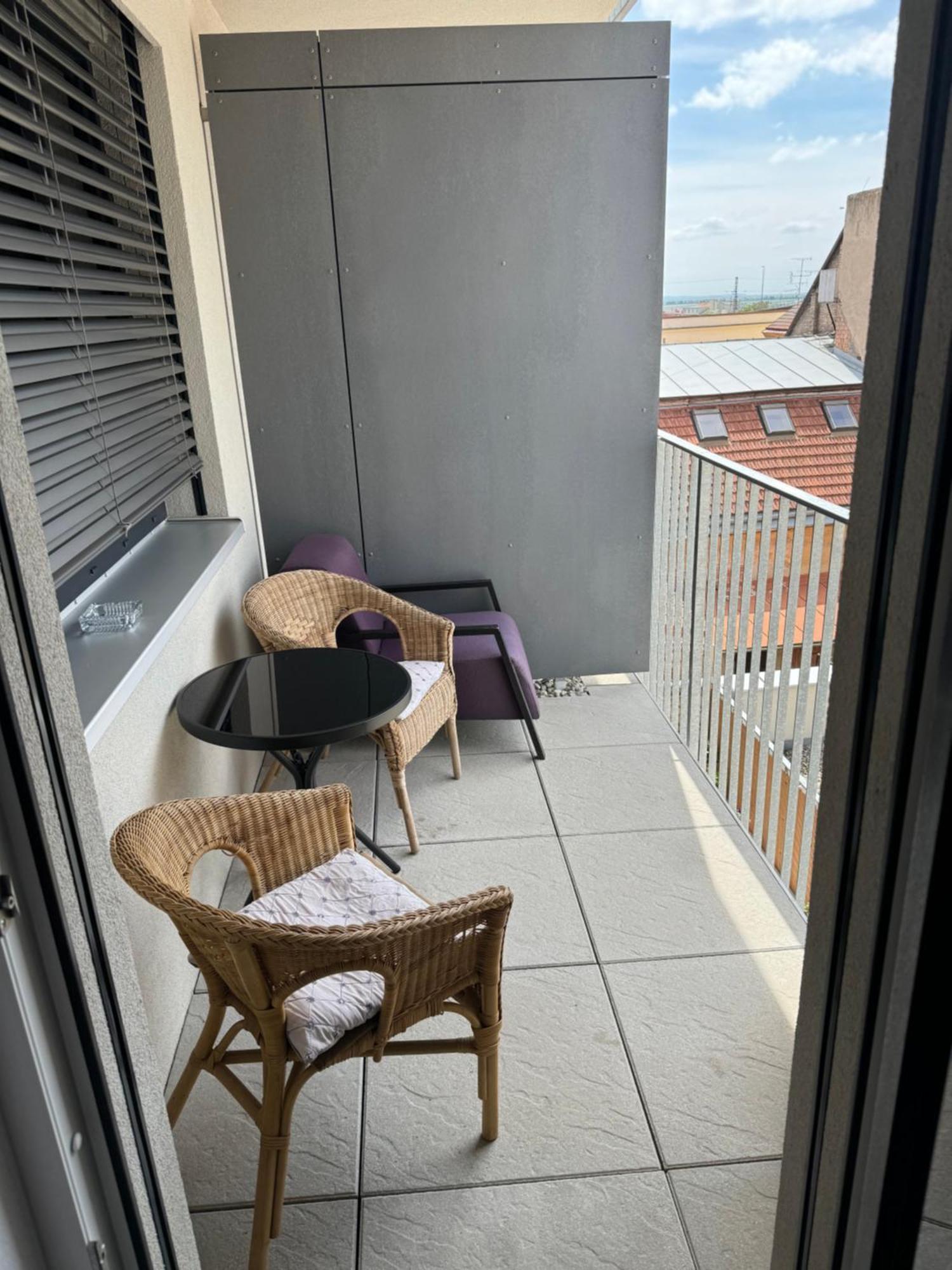 Soukromy Byt 2+Kk S Balkonem A Parkovanim Znojmo Exteriör bild